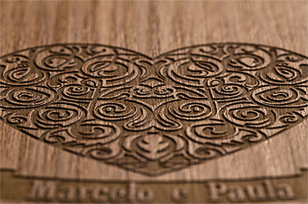 Detalhe capa de madeira
